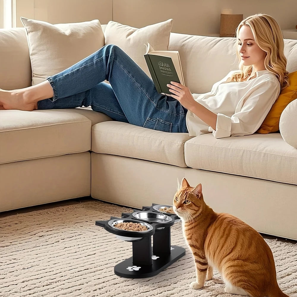 Comedero elevado para gatos.